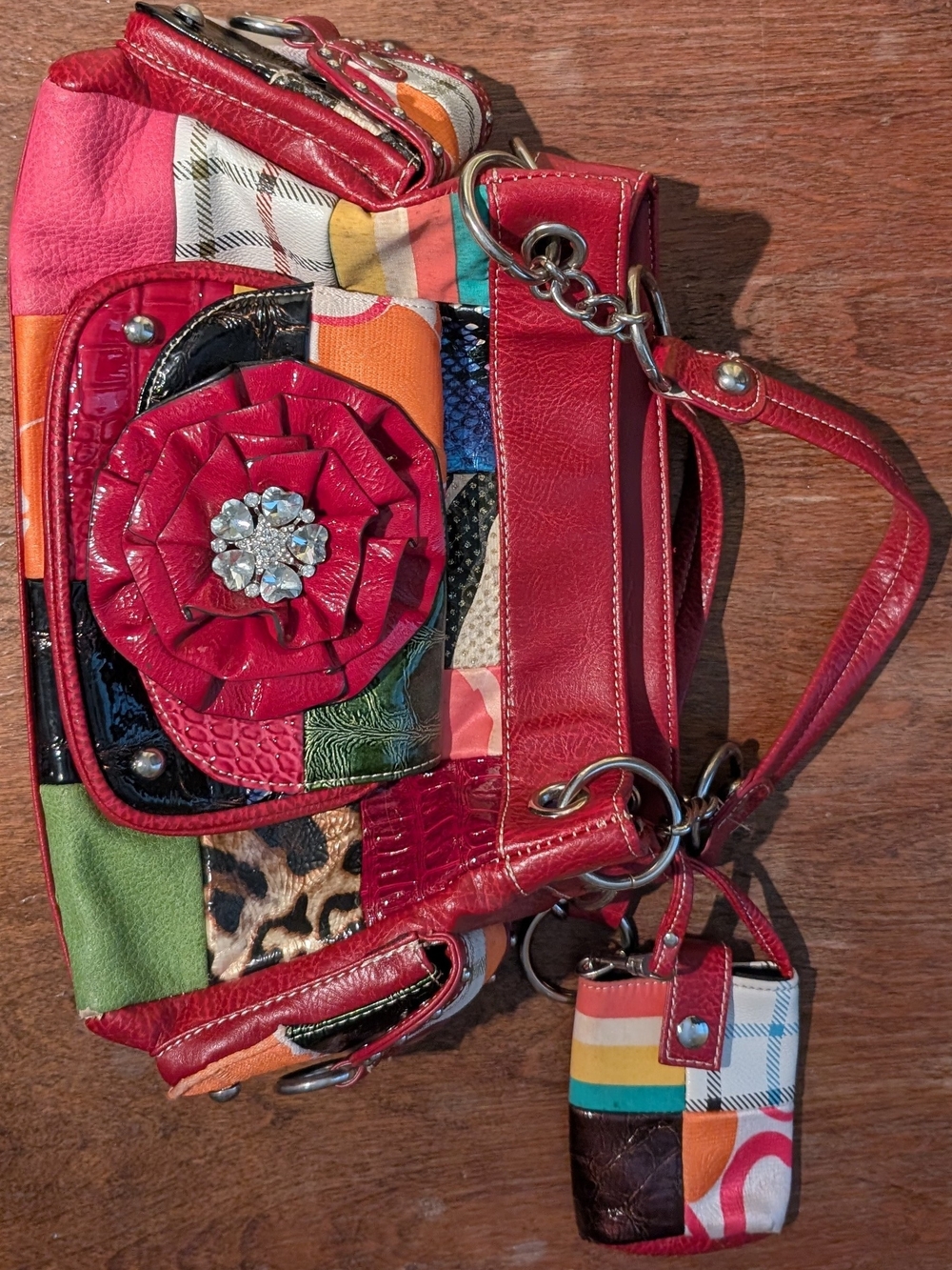 Red Patchwork Floral Accent Shoulder Bag - Unbranded